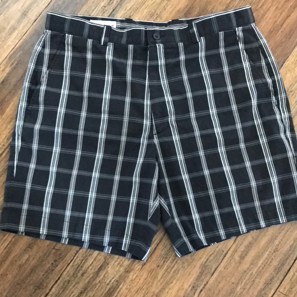 Cutter and Buck Black and Gray Plaid Golf Shorts Size 26